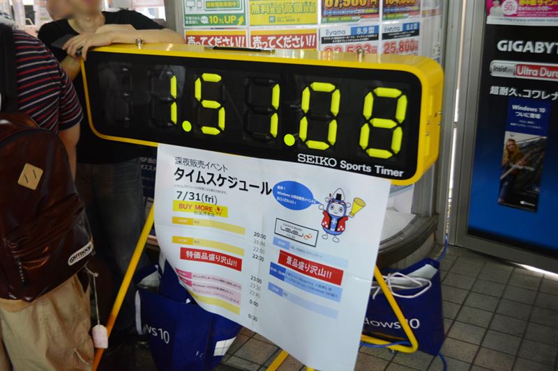 ▲BUY MORE前で設置されたカウントダウン。