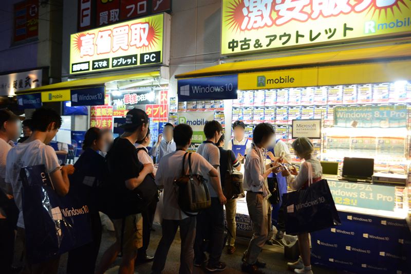 ▲店頭で水やらアイスやらも販売していた。
