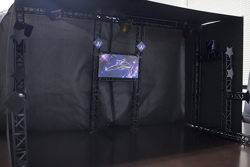 ▲背景を布にしたことで、ライブハウスっぽさがアップした。