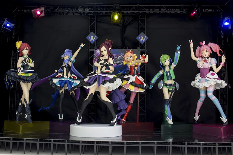 ▲アニメでは見られなかった6人での特別ライブセットが完成。